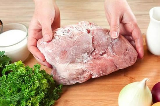 Cách nhận biết thịt quá hạn sử dụng và 5 sai lầm thường gặp khi chế biến thịt - Ảnh 3