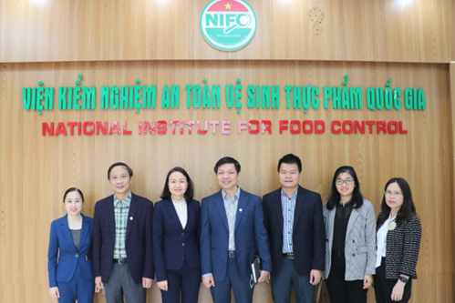 Trường Đại học Y Dược – Đại học Quốc gia Hà Nội đến thăm và làm việc tại Viện Kiểm nghiệm an toàn vệ sinh thực phẩm quốc gia