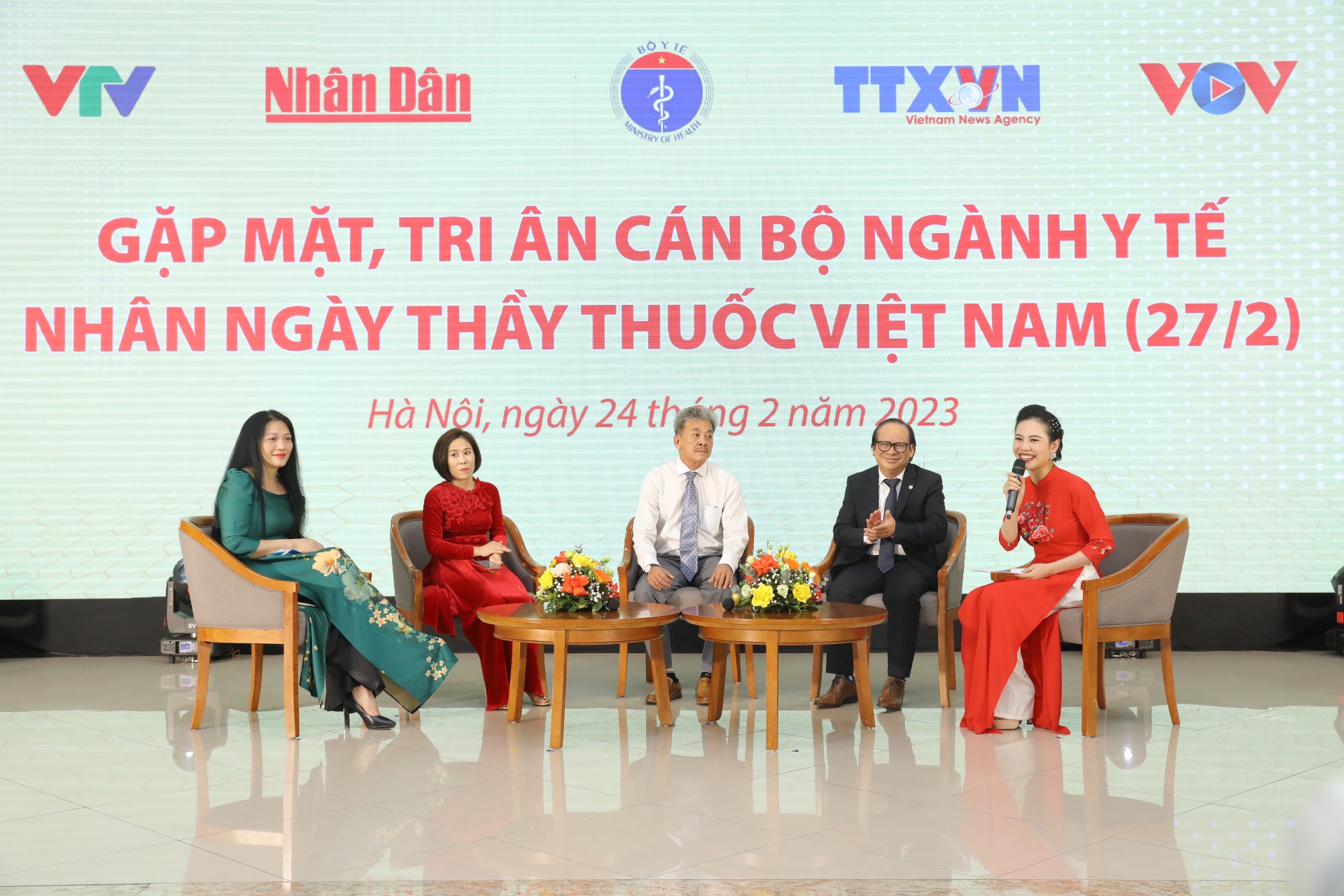 Gặp mặt, tri ân cán bộ ngành Y tế nhân 68 năm Ngày Thầy thuốc Việt Nam - Ảnh 6
