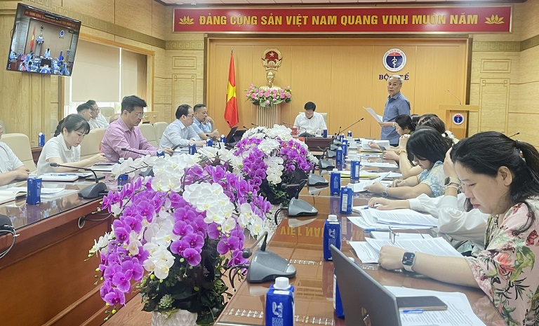 TS. Nguyễn Hùng Long, Phó Cục trưởng Cục An toàn thực phẩm, Bộ Y tế báo cáo tại hội nghị