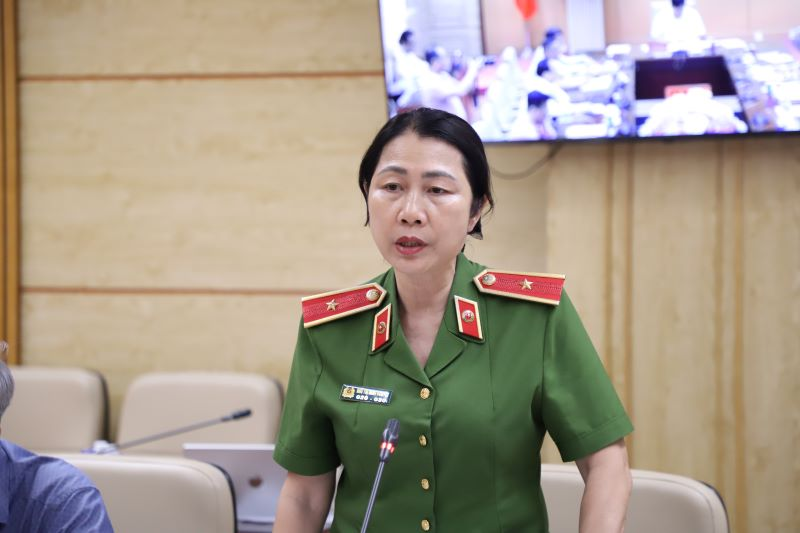 Thiếu tướng Nhữ Thị Minh Nguyệt, Phó Cục trưởng Cục Cảnh sát phòng chống tội phạm môi trường, Bộ Công an Việt Nam phát biểu tham luận