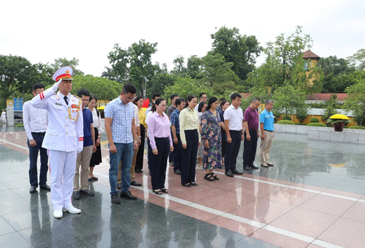 vien-kiem-nghiem-dang-huong-tuong-nho-cac-anh-hung-liet-sy-01