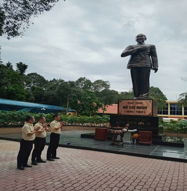 vien-kiem-nghiem-dang-huong-tuong-nho-cac-anh-hung-liet-sy-05