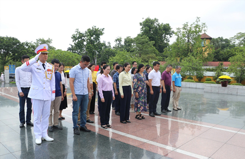 Viện Kiểm nghiệm an toàn vệ sinh thực phẩm quốc gia  dâng hương tưởng niệm các Anh hùng, Liệt sĩ