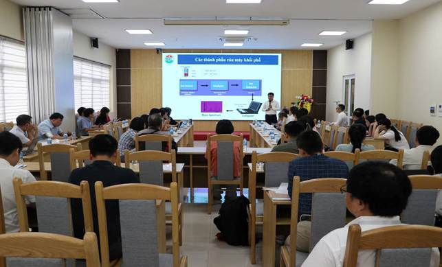 An-overview-photo-of-the-workshop