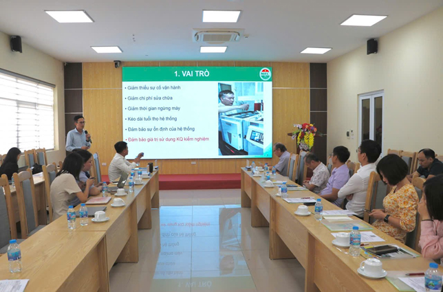 MSc-Dang-Van-Ket-shared-his-expertise-on-the-maintenance-and-calibration-of-LC-HRMS