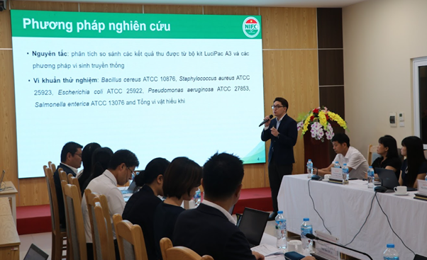 Some-pictures-at-the-Meeting-04