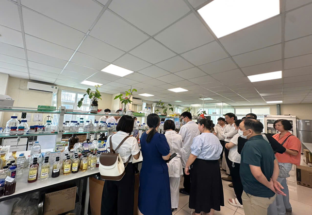 The-participants-visited-the-laboratory-to-observe-practical-sample-handling-procedures