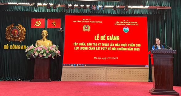 PGS-TS-le-thi-hong-hao-vien-truong-nifc-tong-ket-khoa-dao-tao-tap-huan