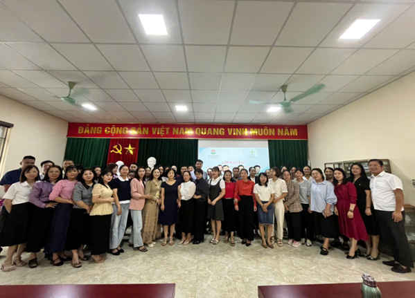 chup-anh-luu-niem-cung-lop-hoc