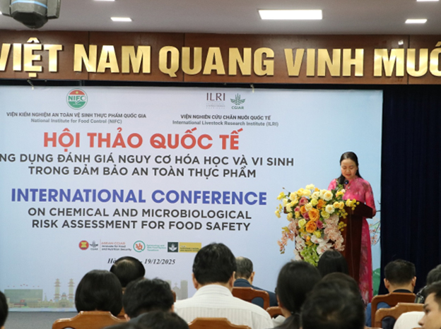 Assoc-Prof-Dr-Le Thi-Hong-Hao-Director-General-of-the-National-Institute-for-Food-Control-delivered-the-opening-remar
