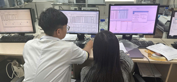 chuyen-gia-danh-gia-giam-sat-kiem-nghiem-vien-truc-tiep-thuc-hien-phep-thu-tai-phong-thi-nghiem