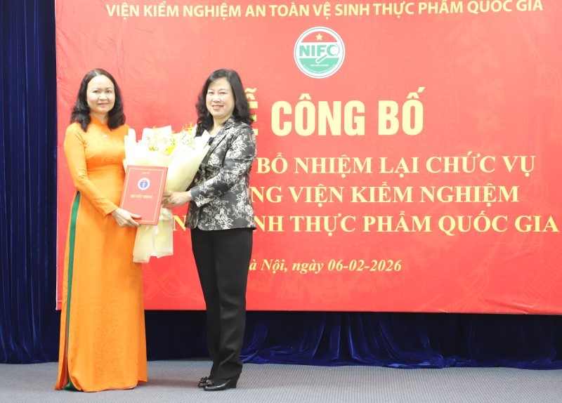 Bộ trưởng Bộ Y tế Đào Hồng Lan trao Quyết định công tác cán bộ-4