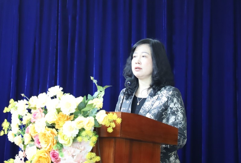 Bộ trưởng Bộ Y tế Đào Hồng Lan trao Quyết định công tác cán bộ-6