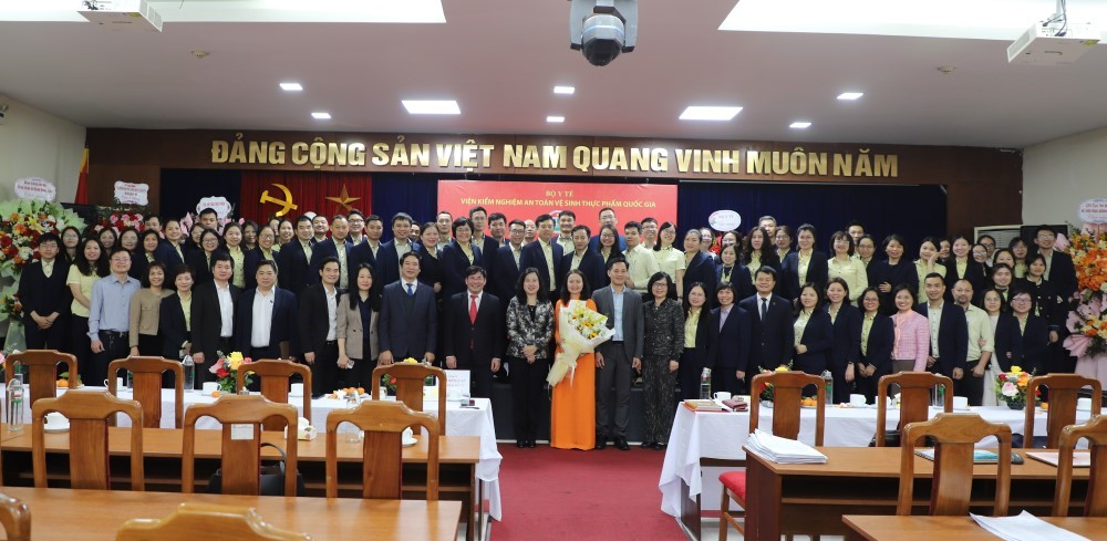 Bộ trưởng Bộ Y tế Đào Hồng Lan trao Quyết định công tác cán bộ-8