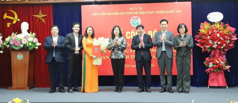 Bộ trưởng Bộ Y tế Đào Hồng Lan trao Quyết định công tác cán bộ-9