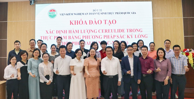 ban-to-chuc-cung-hoc-vien-chup-anh-luu-niem