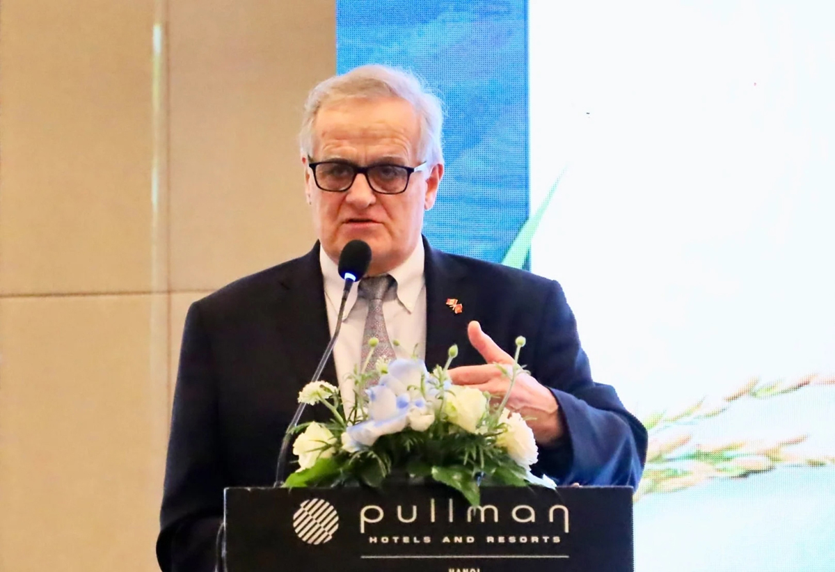 TS-Brian-Bedard-giam-doc-ve-ATTP-va-suc-khoe-dong-vat