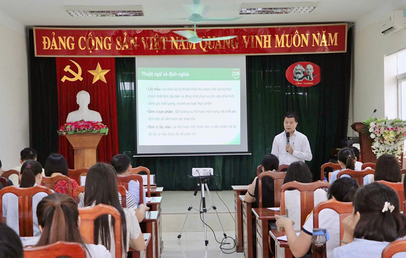 pgs-ts-tran-cao-son-pho-vien-truong-vien-kiem-nghiem-atvstpqg-dao-tao-tai-ninh-binh