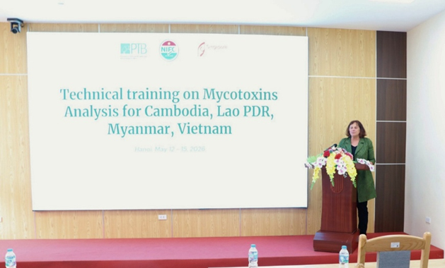 Ba-Christine-Fröse-nghien-cuu-vien-cao-cap-vien-do-lưong-ky-thuat-lien-bang-duc-phat-bieu-khai-mac