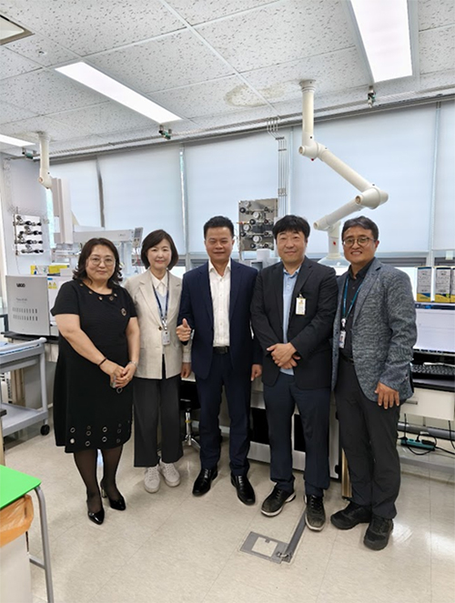 Assoc-Prof-Tran-Cao-Son-officially-visited-the-laboratories-of-NIFDS