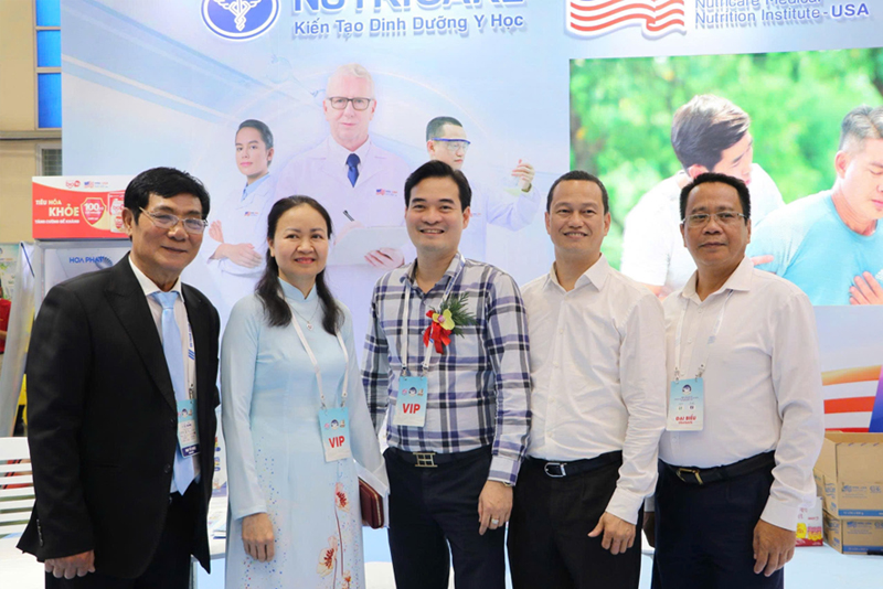 pgs-ts-tran-quang-trung-chu-tich-hiep-hoi-sua-viet-nam-ts-chu-quoc-thinh-cuc-truong-cuc-an-toan-thuc-pham-va-psg-ts-le-thi-hong-hao-vien-truong-vknqg