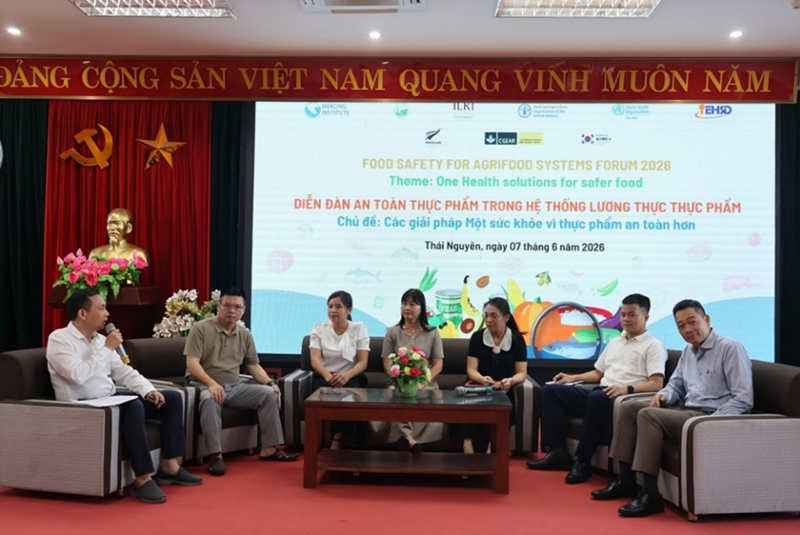 the-panel-discussion-focused-on-solutions-and-approaches-to-improve-food-safety-management-and-consumer-trust