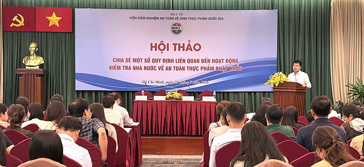 pgs-ts-tran-cao-son-pho-vien-truong-vien-kiem-nghiem-atvstp-quoc-gia-phat-bieu-khai-mac-hoi-thao